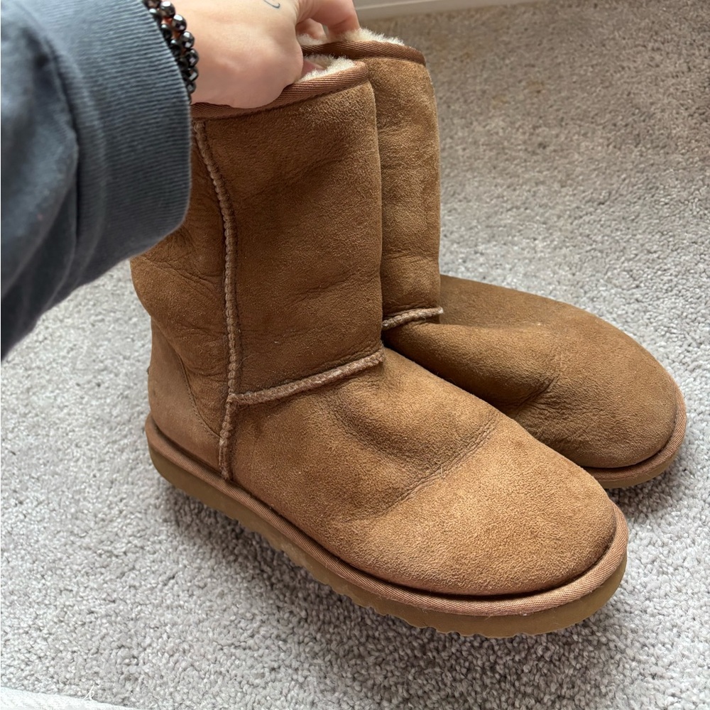 Short tan and brown UGG Boots